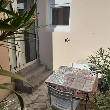 Apartment T2 Neuf Climatise A 200m Plage, Parking Sete