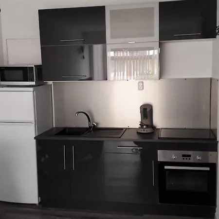 T2 Neuf Climatisé à 200m Plage, Parking Apartamento *