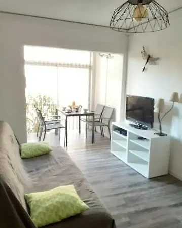 T2 Neuf Climatise A 200m Plage, Parking *