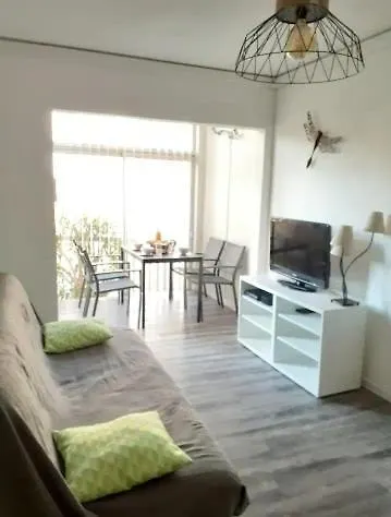 T2 Neuf Climatise A 200m Plage, Parking *