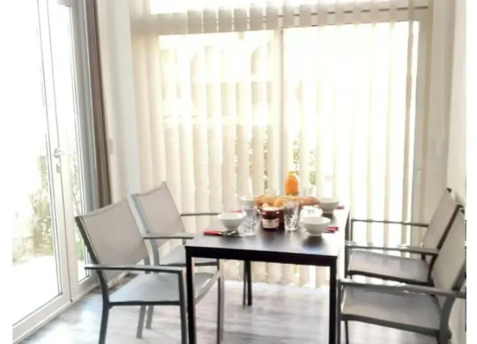 T2 Neuf Climatise A 200m Plage, Parking